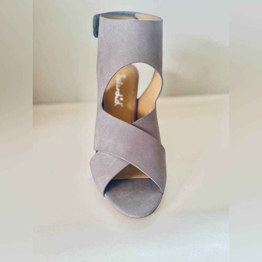 New 9.5 Spendid Stylish Grey Leather Blocked Sandals
